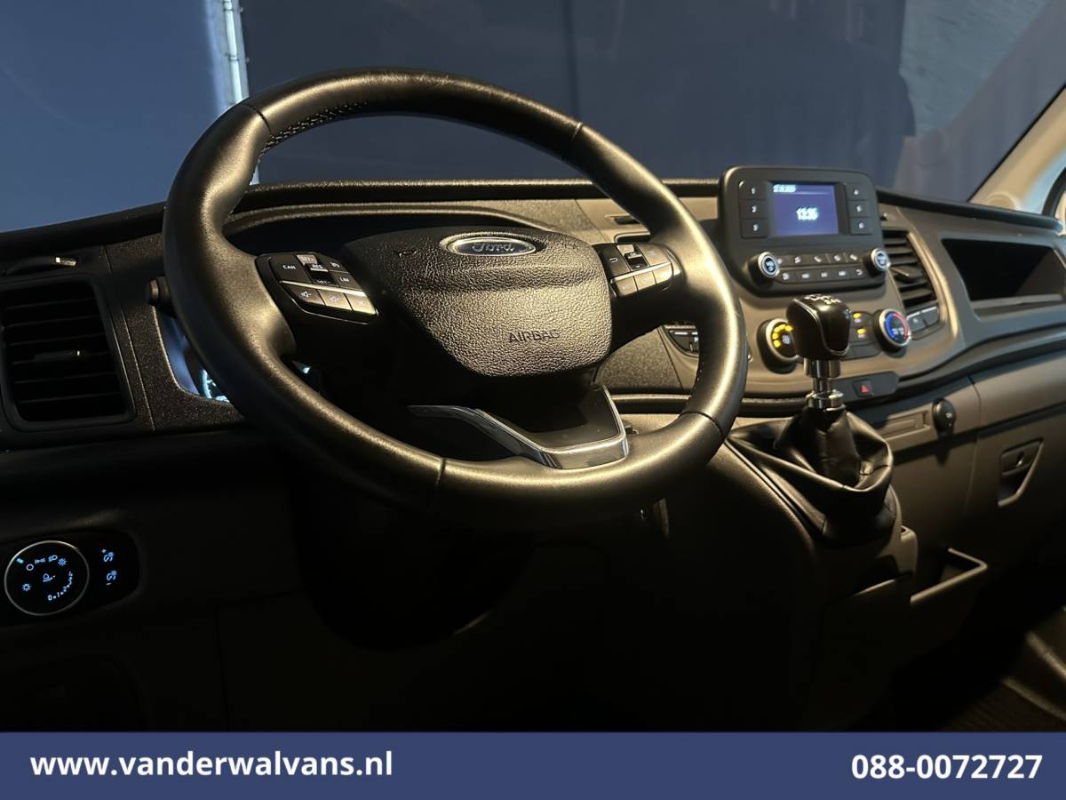 Ford Transit Ford Transit 2.0 TDCI 130pk L4H3 Euro6 Airco | Camera | Cruisecontrol | Verwarmde voorruit | Parkeersensoren, Bijrijdersbank