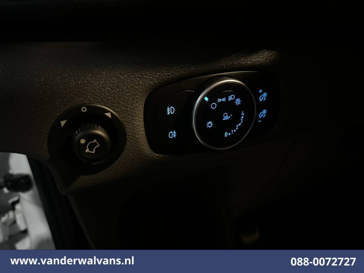 Ford Transit Ford Transit 2.0 TDCI 130pk L4H3 Euro6 Airco | Camera | Cruisecontrol | Verwarmde voorruit | Parkeersensoren, Bijrijdersbank