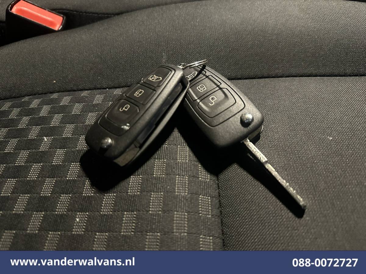 Ford Transit Ford Transit 2.0 TDCI 130pk L4H3 Euro6 Airco | Camera | Cruisecontrol | Verwarmde voorruit | Parkeersensoren, Bijrijdersbank