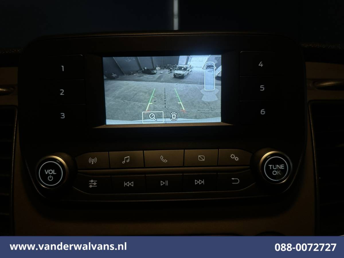 Ford Transit Ford Transit 2.0 TDCI 130pk L4H3 Euro6 Airco | Camera | Cruisecontrol | Verwarmde voorruit | Parkeersensoren, Bijrijdersbank