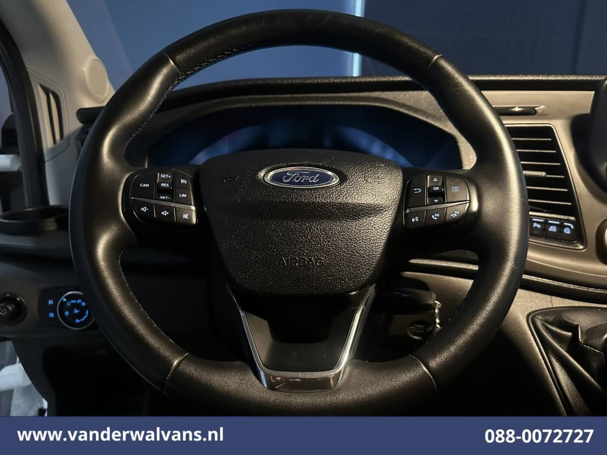 Ford Transit Ford Transit 2.0 TDCI 130pk L4H3 Euro6 Airco | Camera | Cruisecontrol | Verwarmde voorruit | Parkeersensoren, Bijrijdersbank
