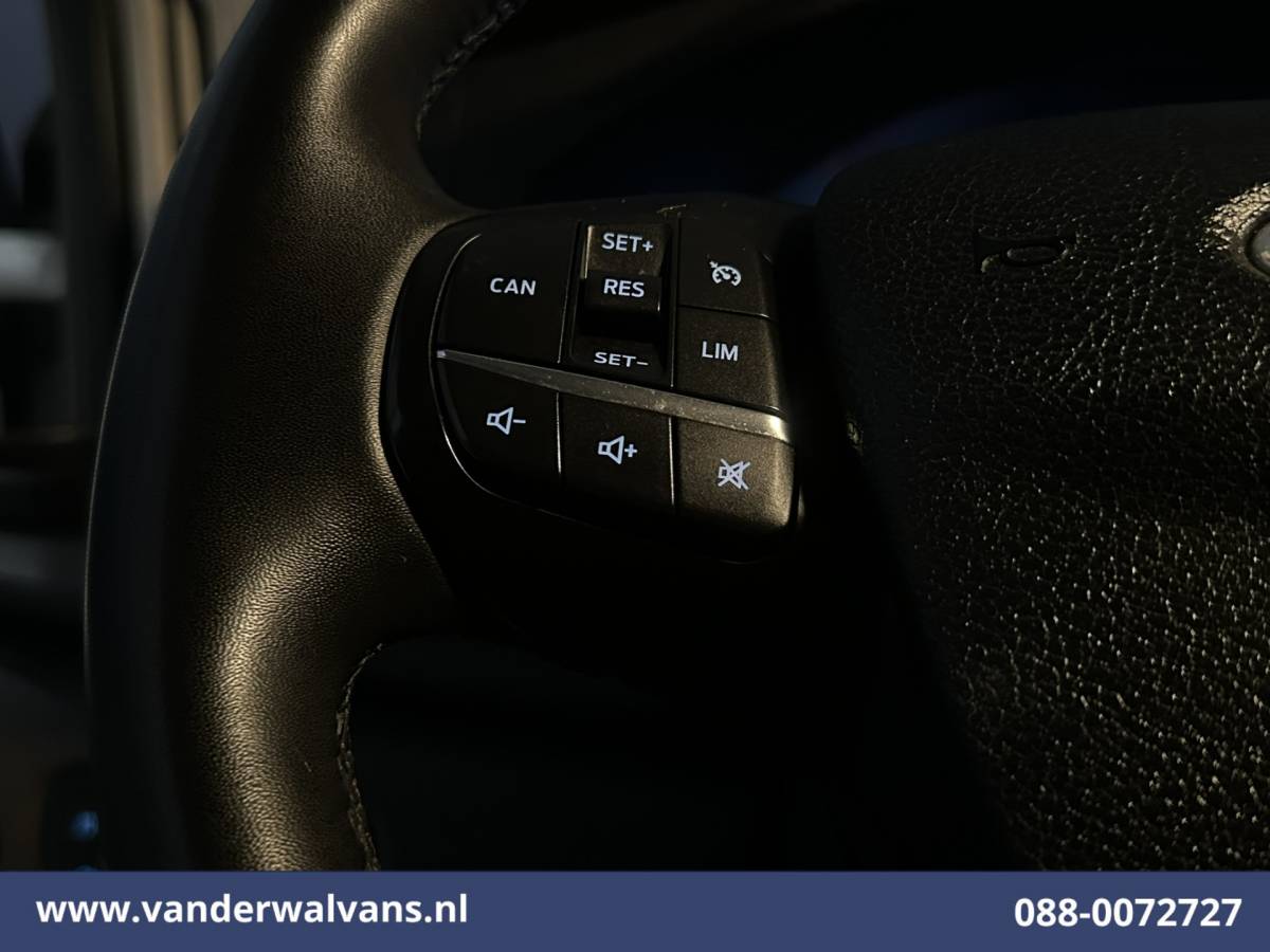 Ford Transit Ford Transit 2.0 TDCI 130pk L4H3 Euro6 Airco | Camera | Cruisecontrol | Verwarmde voorruit | Parkeersensoren, Bijrijdersbank