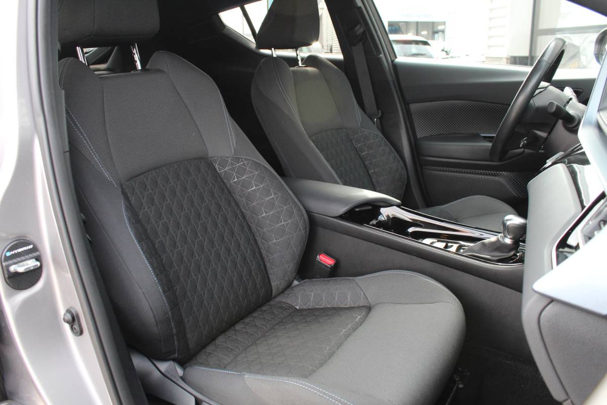 Toyota C-HR Toyota C-HR 2.0 Hybrid Style / Carplay / Stoel/stuurverwarming / Keyless