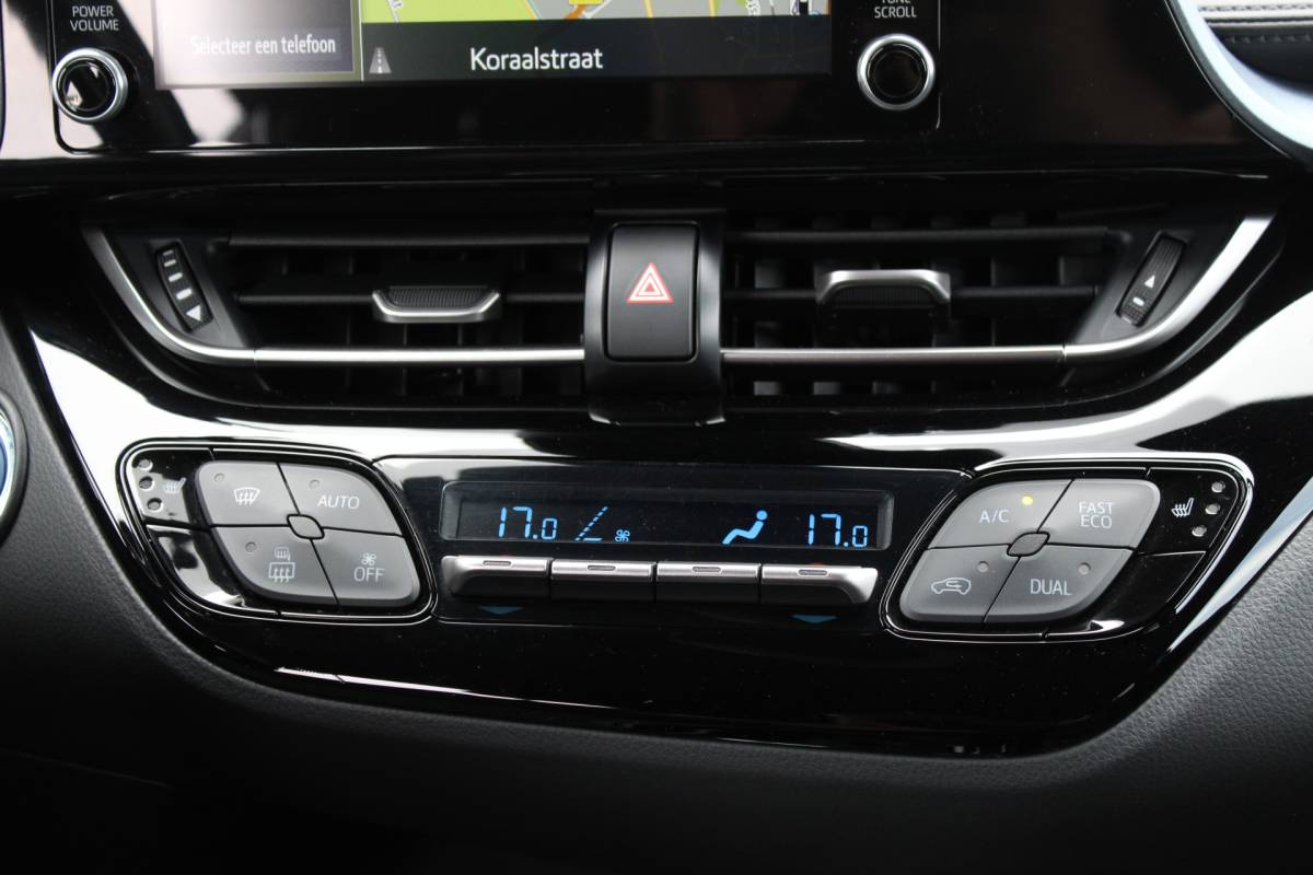 Toyota C-HR Toyota C-HR 2.0 Hybrid Style / Carplay / Stoel/stuurverwarming / Keyless
