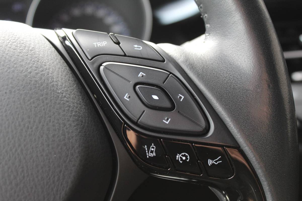 Toyota C-HR Toyota C-HR 2.0 Hybrid Style / Carplay / Stoel/stuurverwarming / Keyless