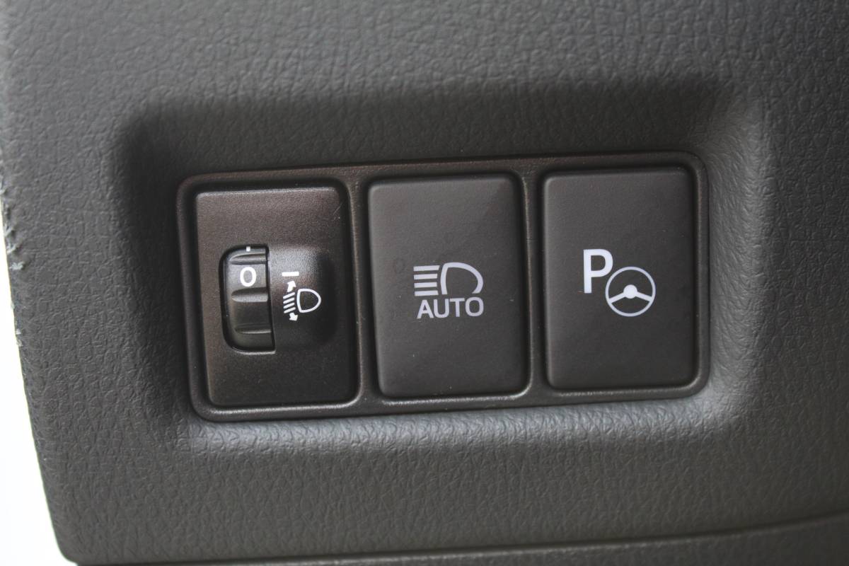 Toyota C-HR Toyota C-HR 2.0 Hybrid Style / Carplay / Stoel/stuurverwarming / Keyless