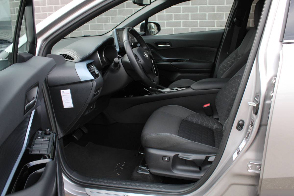 Toyota C-HR Toyota C-HR 2.0 Hybrid Style / Carplay / Stoel/stuurverwarming / Keyless