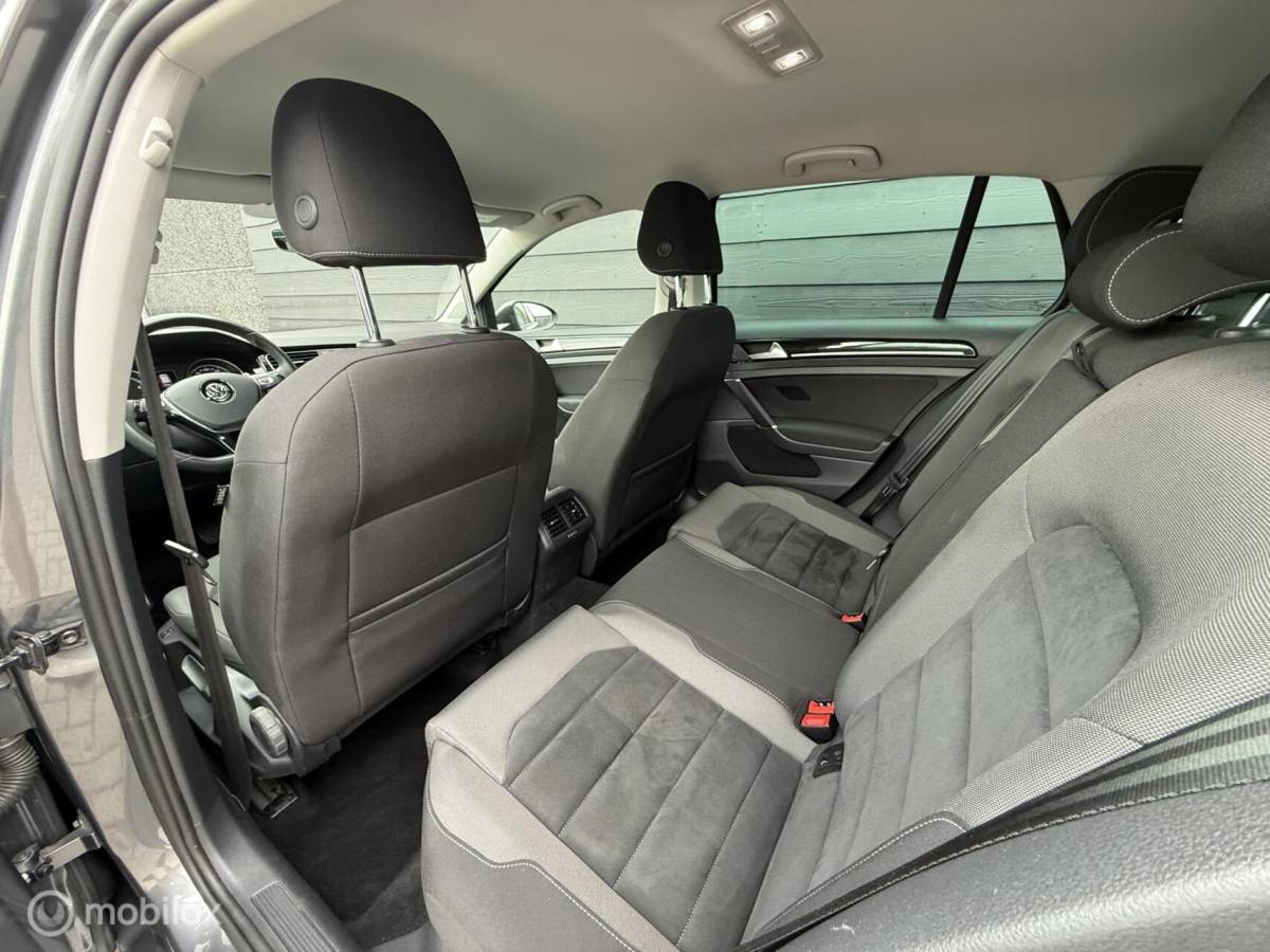 Volkswagen Golf Volkswagen Golf 1.5 TSI Highline DSG R-Line Carplay/Trekhaak/Clima/Cruise