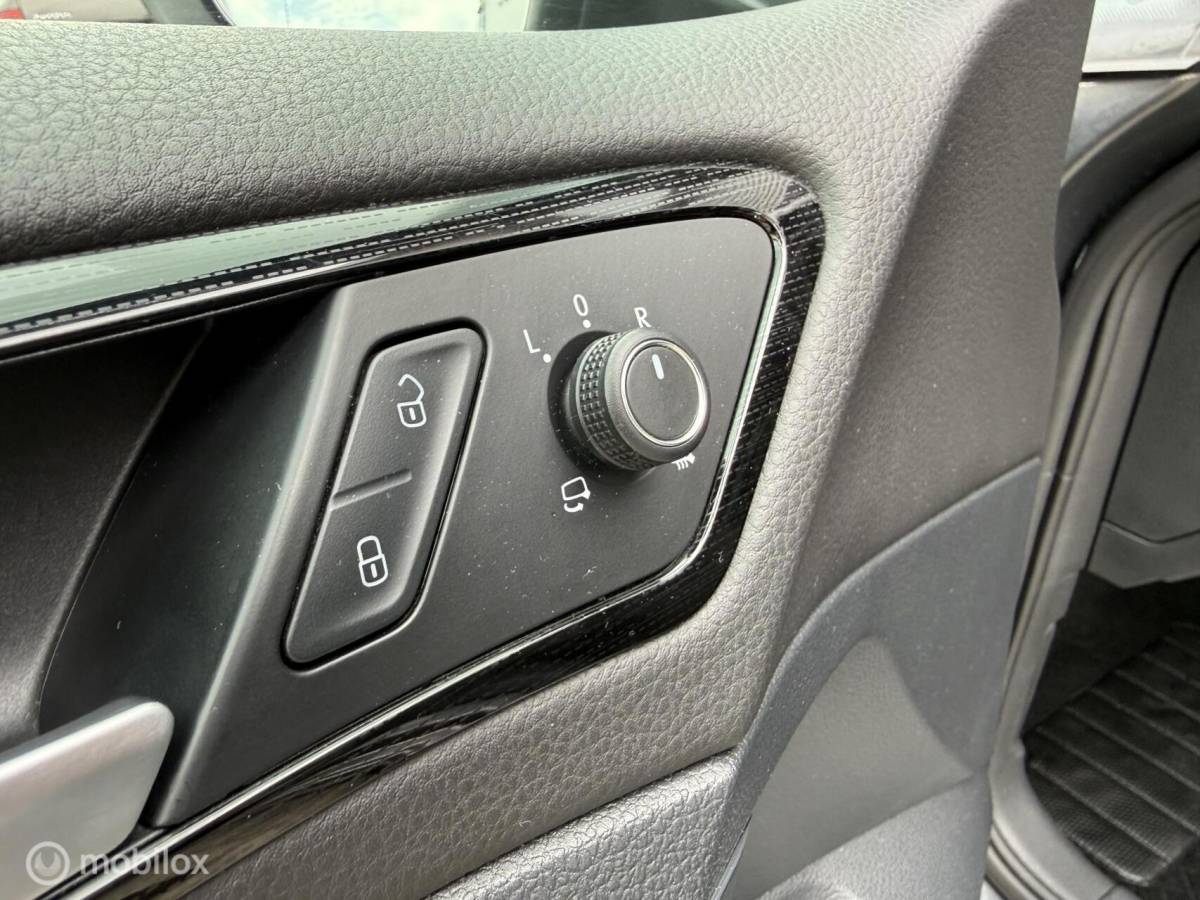 Volkswagen Golf Volkswagen Golf 1.5 TSI Highline DSG R-Line Carplay/Trekhaak/Clima/Cruise