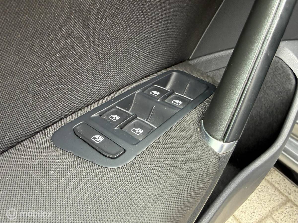 Volkswagen Golf Volkswagen Golf 1.5 TSI Highline DSG R-Line Carplay/Trekhaak/Clima/Cruise