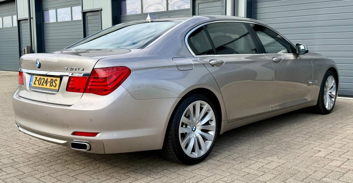 BMW 7 Serie BMW 7-serie 740Li 336pk 6 Cilinder | UNIEK | LAGE KM | NIEUWSTAAT |  Zeer Compleet | Trekhaak Afnb. | Technisch Top Staat |