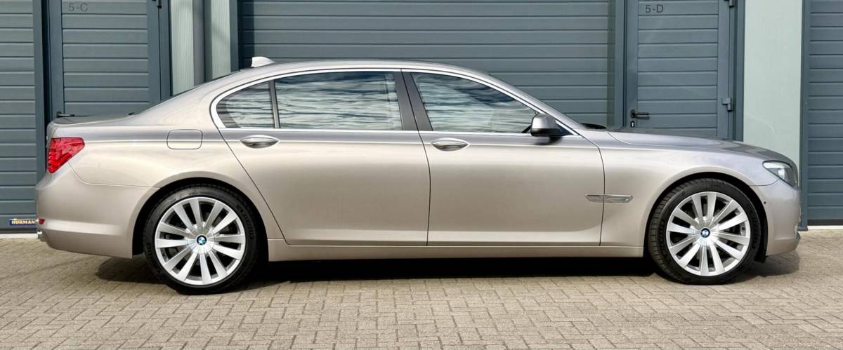 BMW 7 Serie BMW 7-serie 740Li 336pk 6 Cilinder | UNIEK | LAGE KM | NIEUWSTAAT |  Zeer Compleet | Trekhaak Afnb. | Technisch Top Staat |