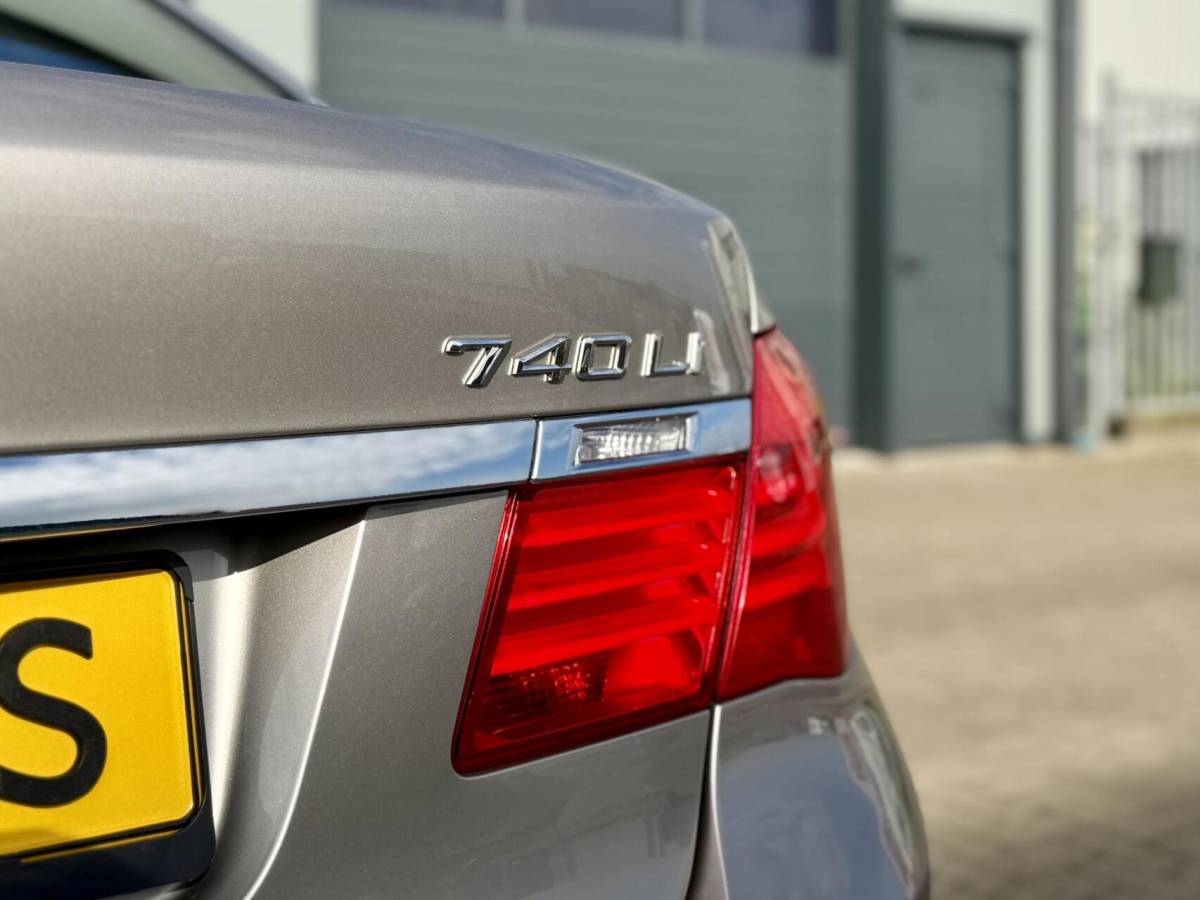 BMW 7 Serie BMW 7-serie 740Li 336pk 6 Cilinder | UNIEK | LAGE KM | NIEUWSTAAT |  Zeer Compleet | Trekhaak Afnb. | Technisch Top Staat |