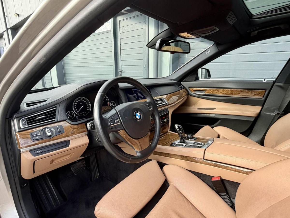 BMW 7 Serie BMW 7-serie 740Li 336pk 6 Cilinder | UNIEK | LAGE KM | NIEUWSTAAT |  Zeer Compleet | Trekhaak Afnb. | Technisch Top Staat |