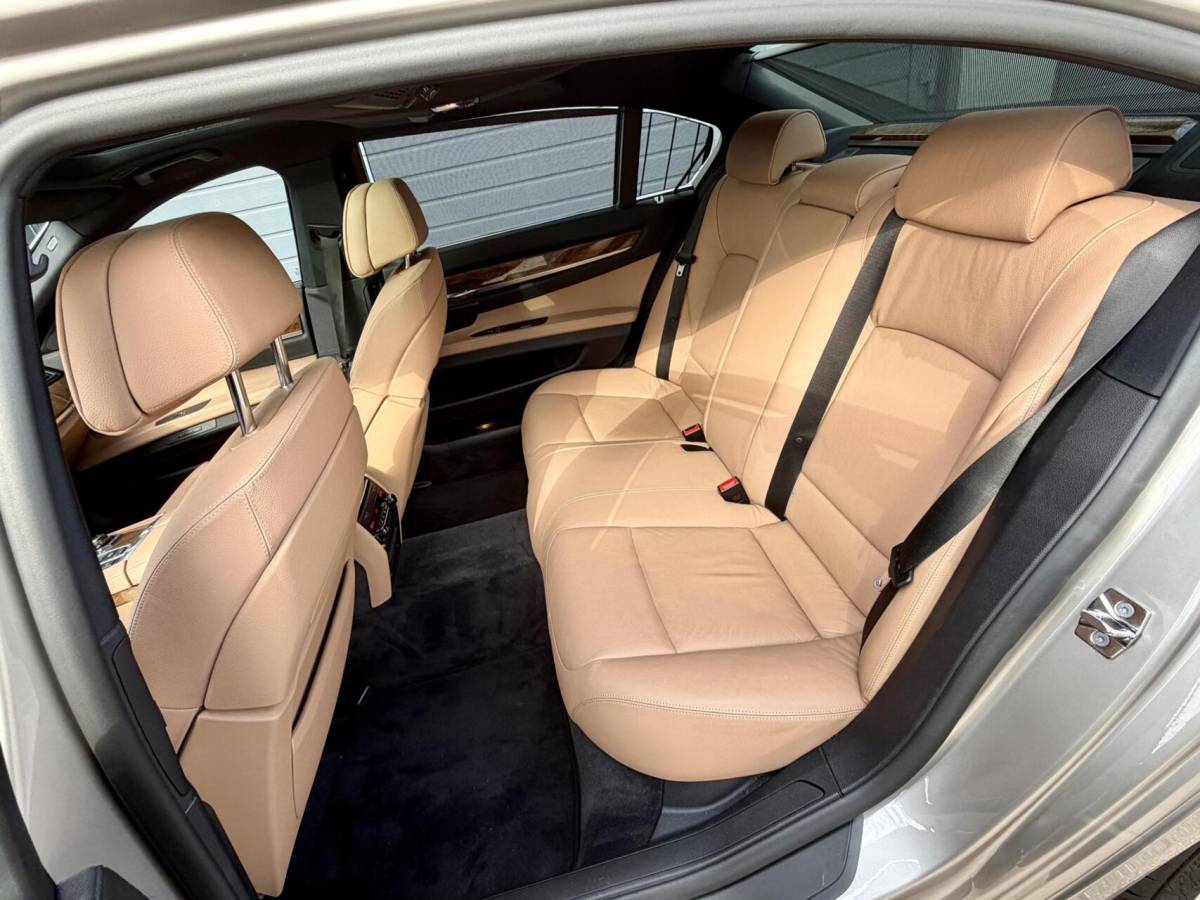 BMW 7 Serie BMW 7-serie 740Li 336pk 6 Cilinder | UNIEK | LAGE KM | NIEUWSTAAT |  Zeer Compleet | Trekhaak Afnb. | Technisch Top Staat |