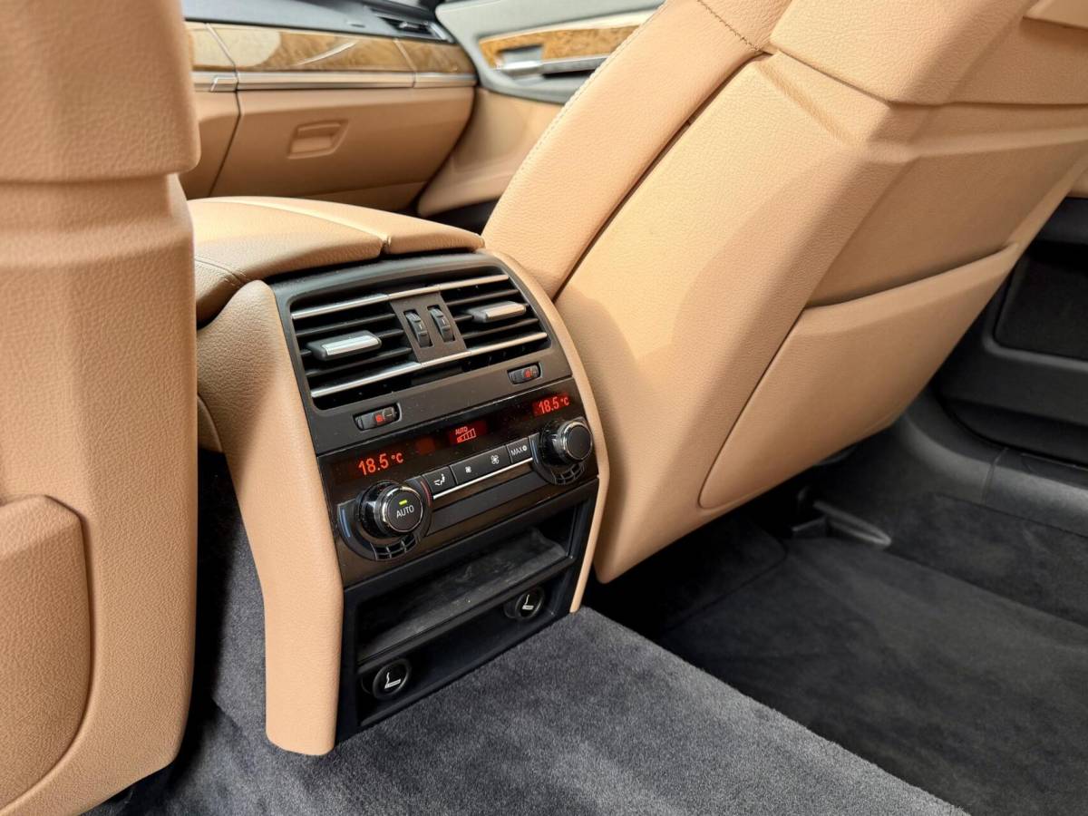 BMW 7 Serie BMW 7-serie 740Li 336pk 6 Cilinder | UNIEK | LAGE KM | NIEUWSTAAT |  Zeer Compleet | Trekhaak Afnb. | Technisch Top Staat |