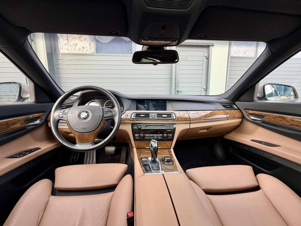 BMW 7 Serie BMW 7-serie 740Li 336pk 6 Cilinder | UNIEK | LAGE KM | NIEUWSTAAT |  Zeer Compleet | Trekhaak Afnb. | Technisch Top Staat |