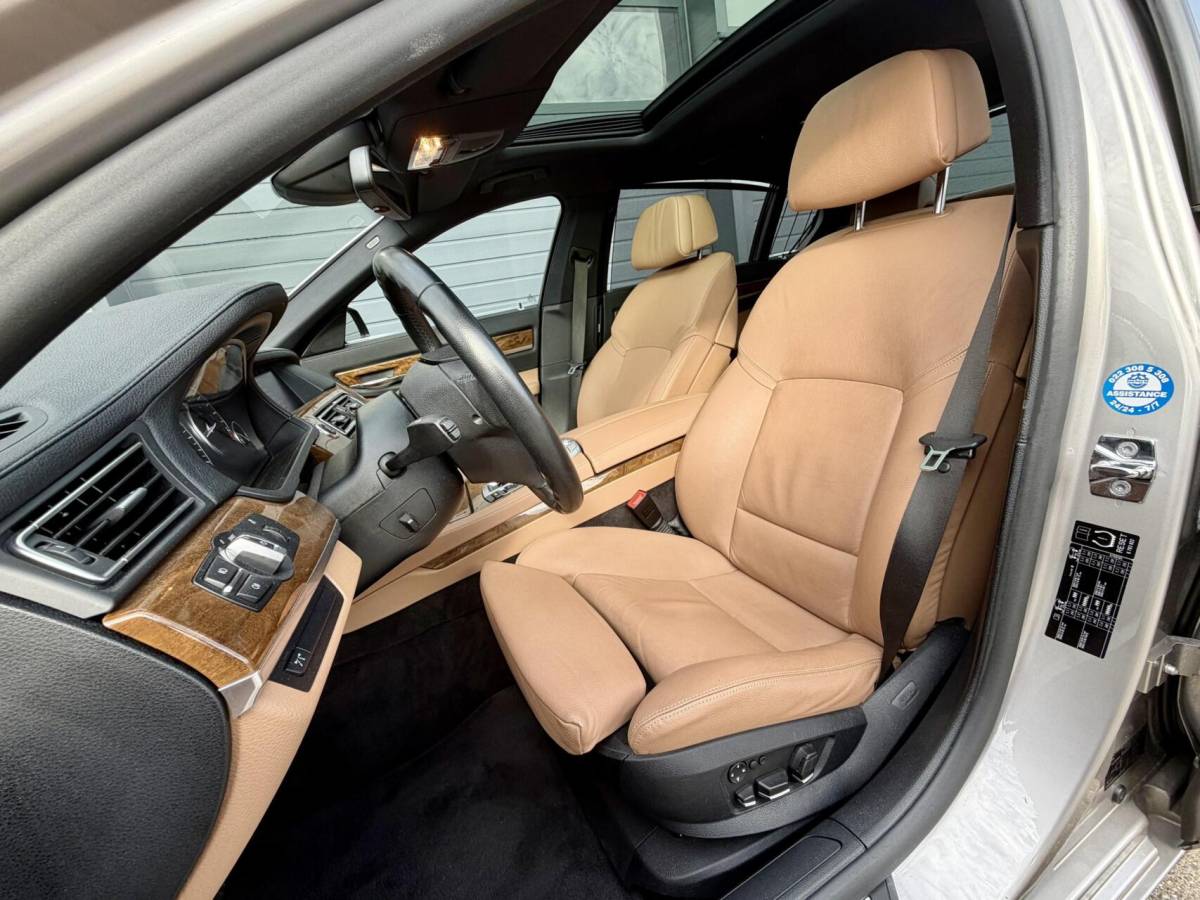 BMW 7 Serie BMW 7-serie 740Li 336pk 6 Cilinder | UNIEK | LAGE KM | NIEUWSTAAT |  Zeer Compleet | Trekhaak Afnb. | Technisch Top Staat |