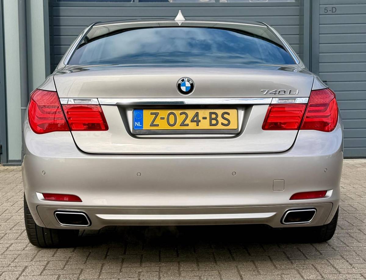 BMW 7 Serie BMW 7-serie 740Li 336pk 6 Cilinder | UNIEK | LAGE KM | NIEUWSTAAT |  Zeer Compleet | Trekhaak Afnb. | Technisch Top Staat |