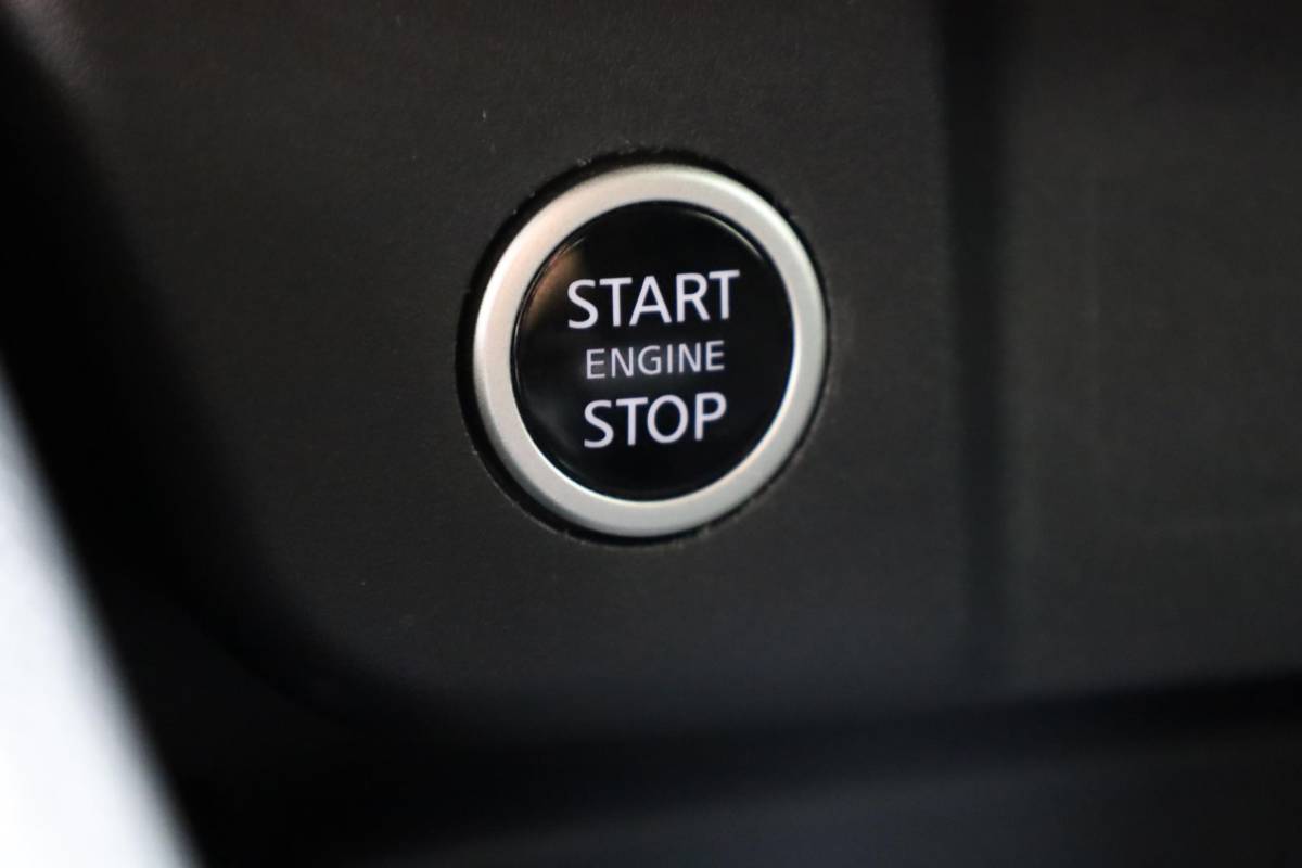 Nissan QASHQAI Nissan Qashqai 1.3 MHEV Xtronic Acenta TREKHAAK-AFN PANO CAMERA ADAPTIVE-CRUISE CARPLAY DAB AUTO-HOLD PDC 17”LMV