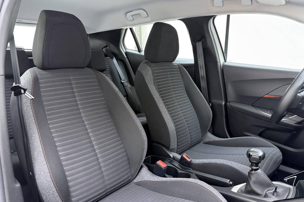 Peugeot 2008 Peugeot 2008 1.2 PureTech Active Pack | Climate Control | Full map navigatie | Apple Carplay/Android Auto | Cruise Control