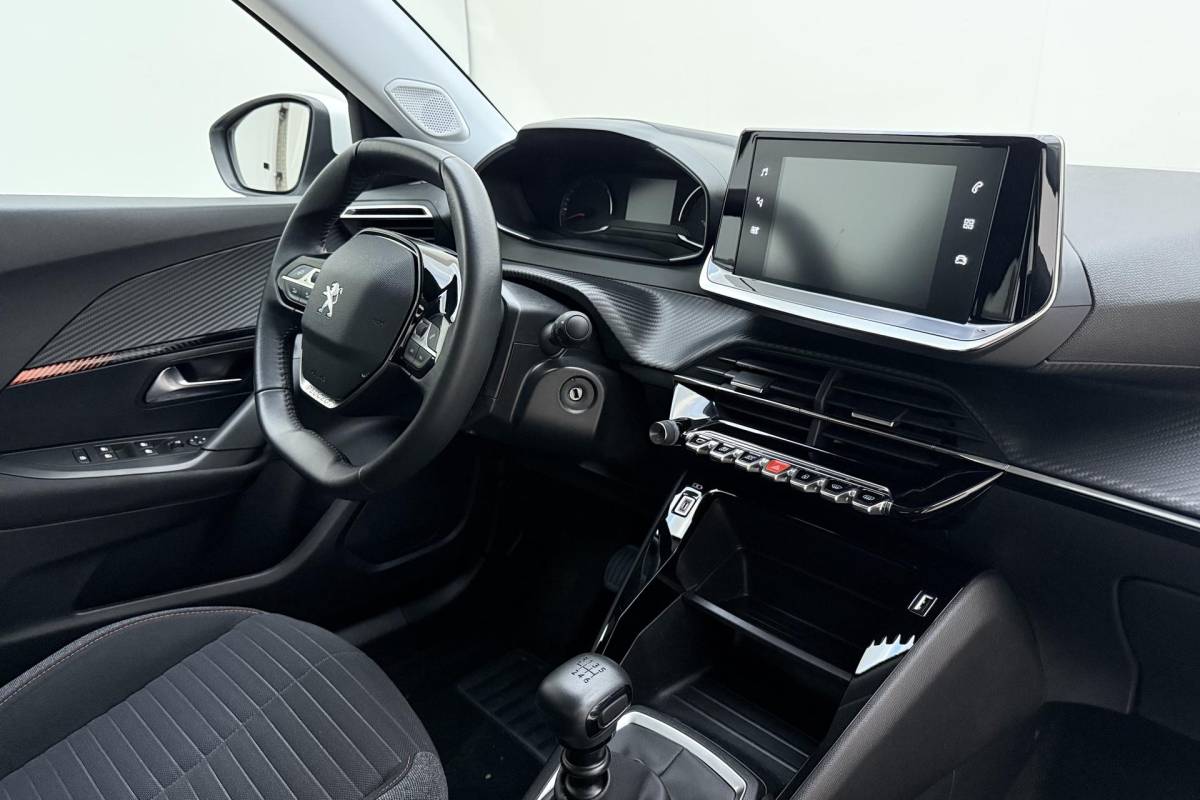 Peugeot 2008 Peugeot 2008 1.2 PureTech Active Pack | Climate Control | Full map navigatie | Apple Carplay/Android Auto | Cruise Control
