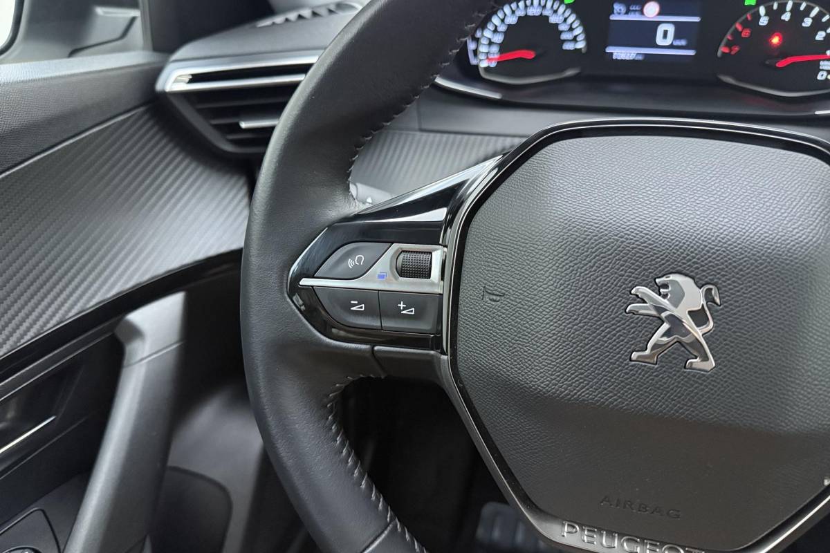 Peugeot 2008 Peugeot 2008 1.2 PureTech Active Pack | Climate Control | Full map navigatie | Apple Carplay/Android Auto | Cruise Control