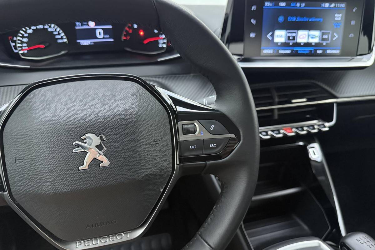 Peugeot 2008 Peugeot 2008 1.2 PureTech Active Pack | Climate Control | Full map navigatie | Apple Carplay/Android Auto | Cruise Control