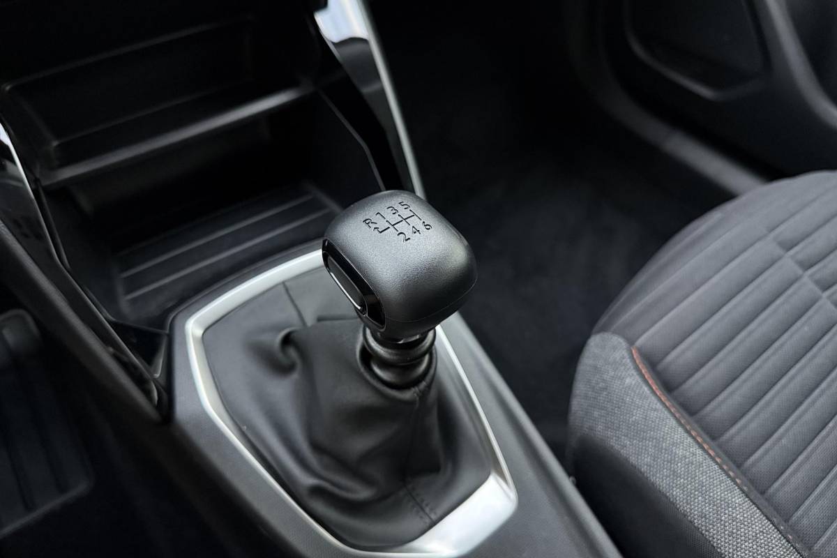 Peugeot 2008 Peugeot 2008 1.2 PureTech Active Pack | Climate Control | Full map navigatie | Apple Carplay/Android Auto | Cruise Control