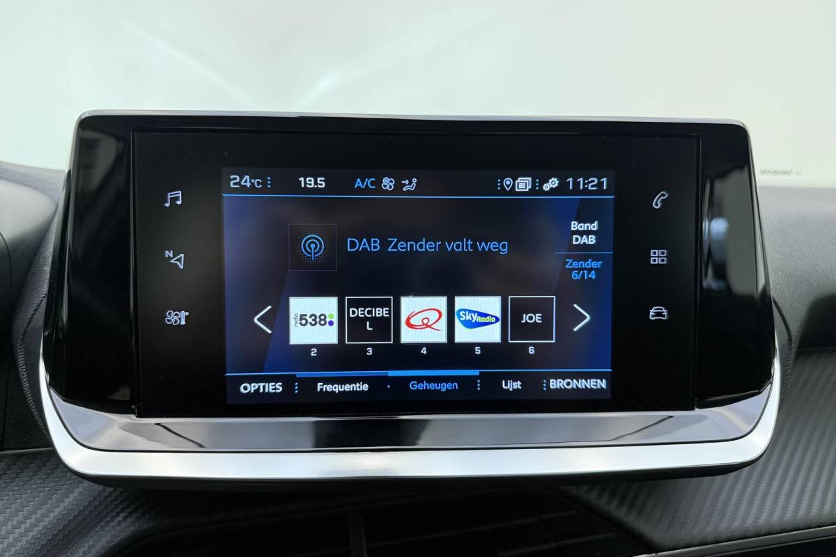 Peugeot 2008 Peugeot 2008 1.2 PureTech Active Pack | Climate Control | Full map navigatie | Apple Carplay/Android Auto | Cruise Control