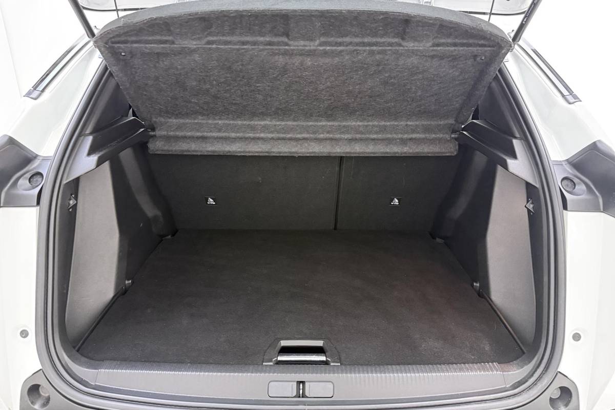 Peugeot 2008 Peugeot 2008 1.2 PureTech Active Pack | Climate Control | Full map navigatie | Apple Carplay/Android Auto | Cruise Control