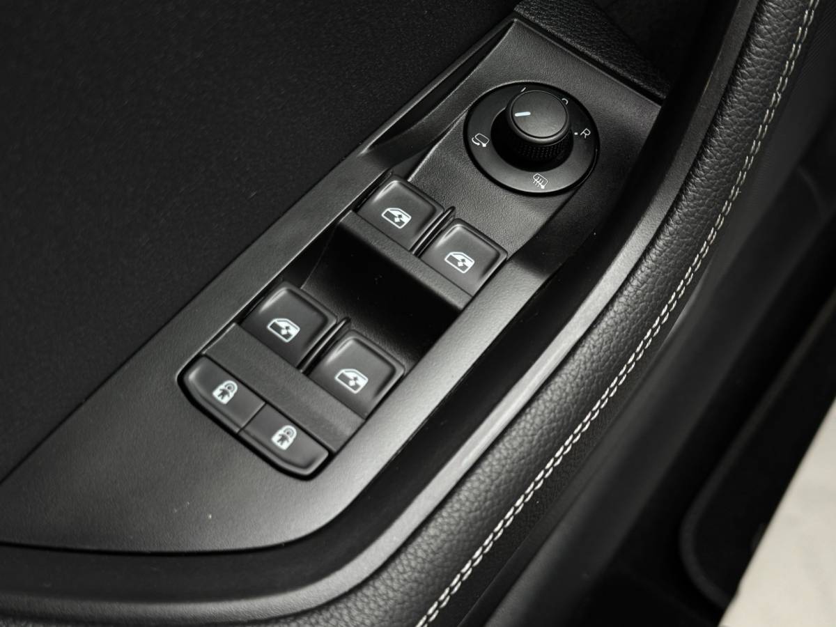 Škoda Superb ŠKODA Superb Combi iV 218PK DSG HYBRID BUSINESS CAMERA/NAVI/VIRTUAL/STUURVERW.