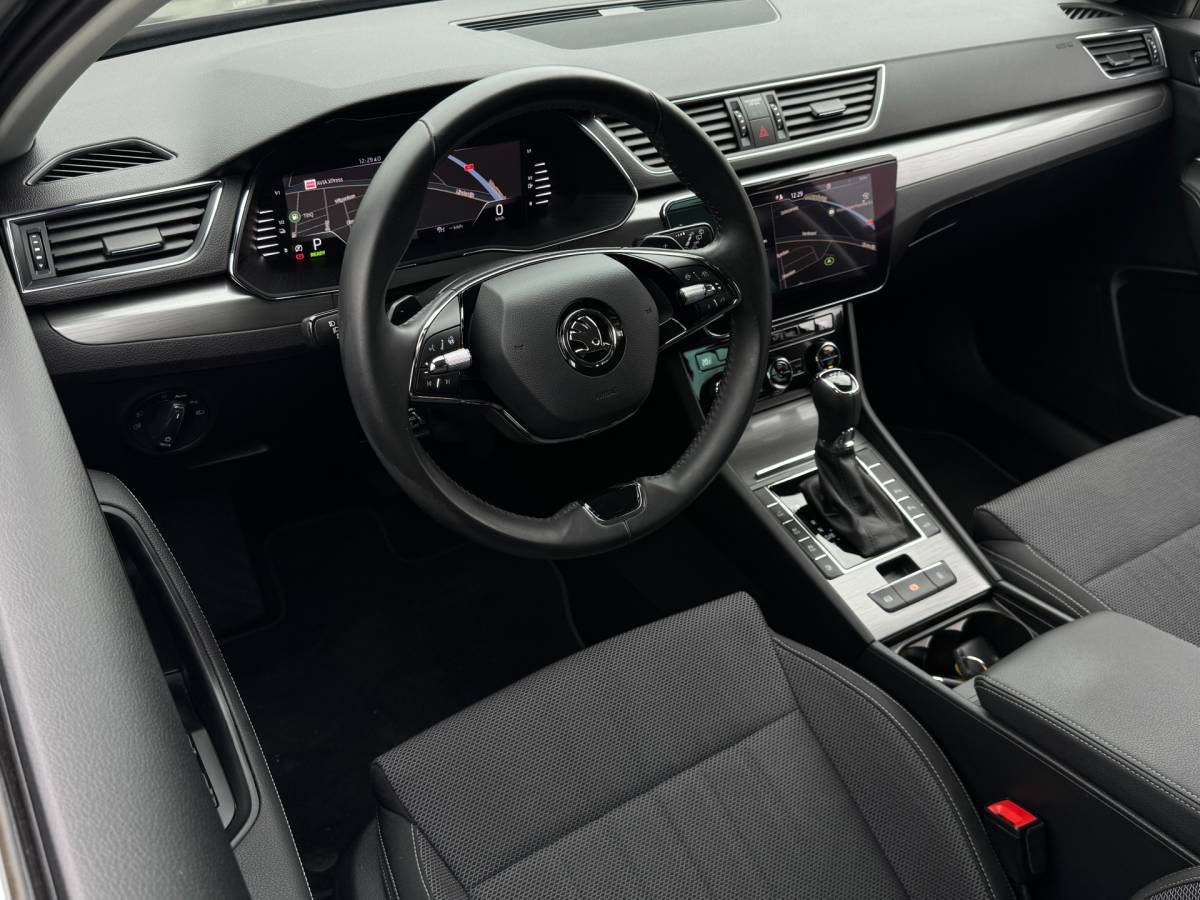 Škoda Superb ŠKODA Superb Combi iV 218PK DSG HYBRID BUSINESS CAMERA/NAVI/VIRTUAL/STUURVERW.
