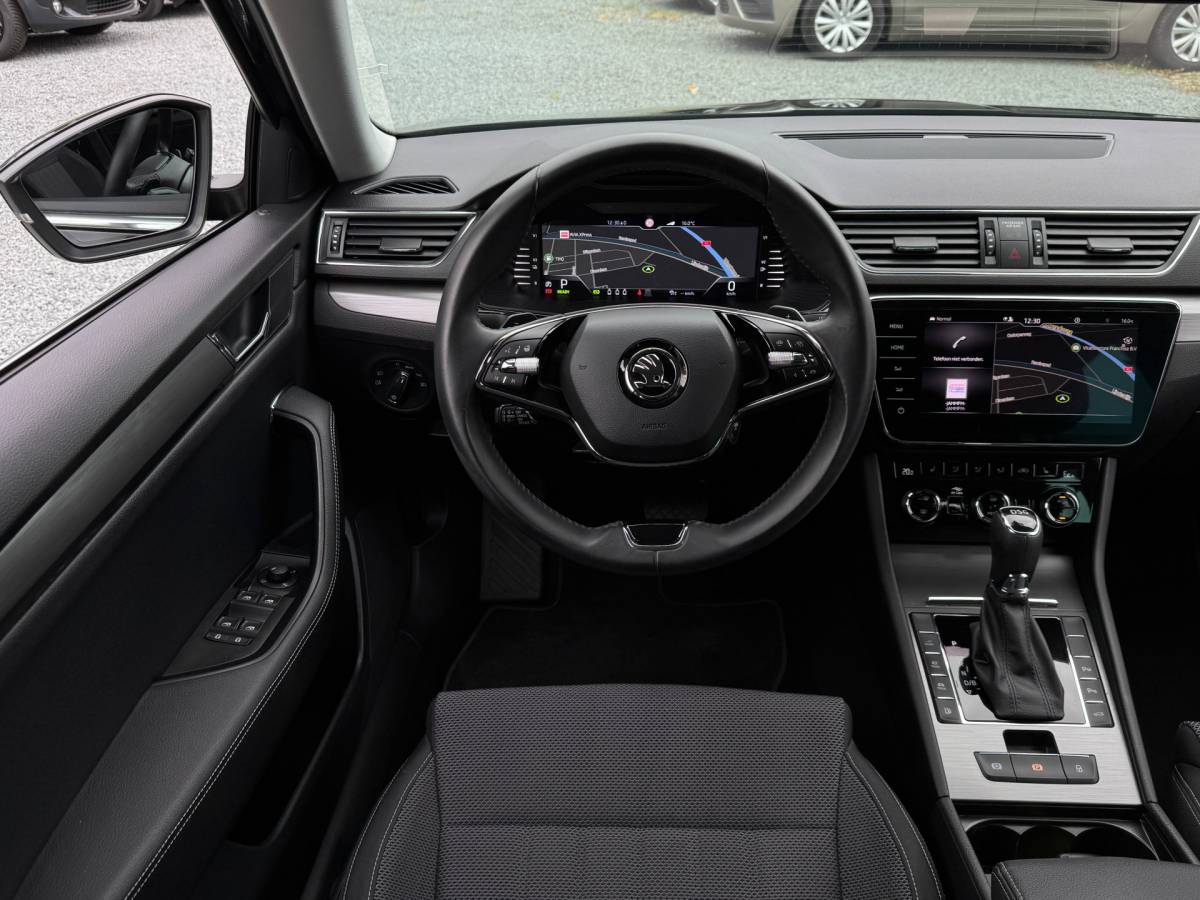 Škoda Superb ŠKODA Superb Combi iV 218PK DSG HYBRID BUSINESS CAMERA/NAVI/VIRTUAL/STUURVERW.