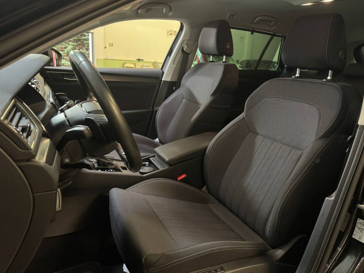 Škoda Superb ŠKODA Superb Combi iV 218PK DSG HYBRID BUSINESS CAMERA/NAVI/VIRTUAL/STUURVERW.