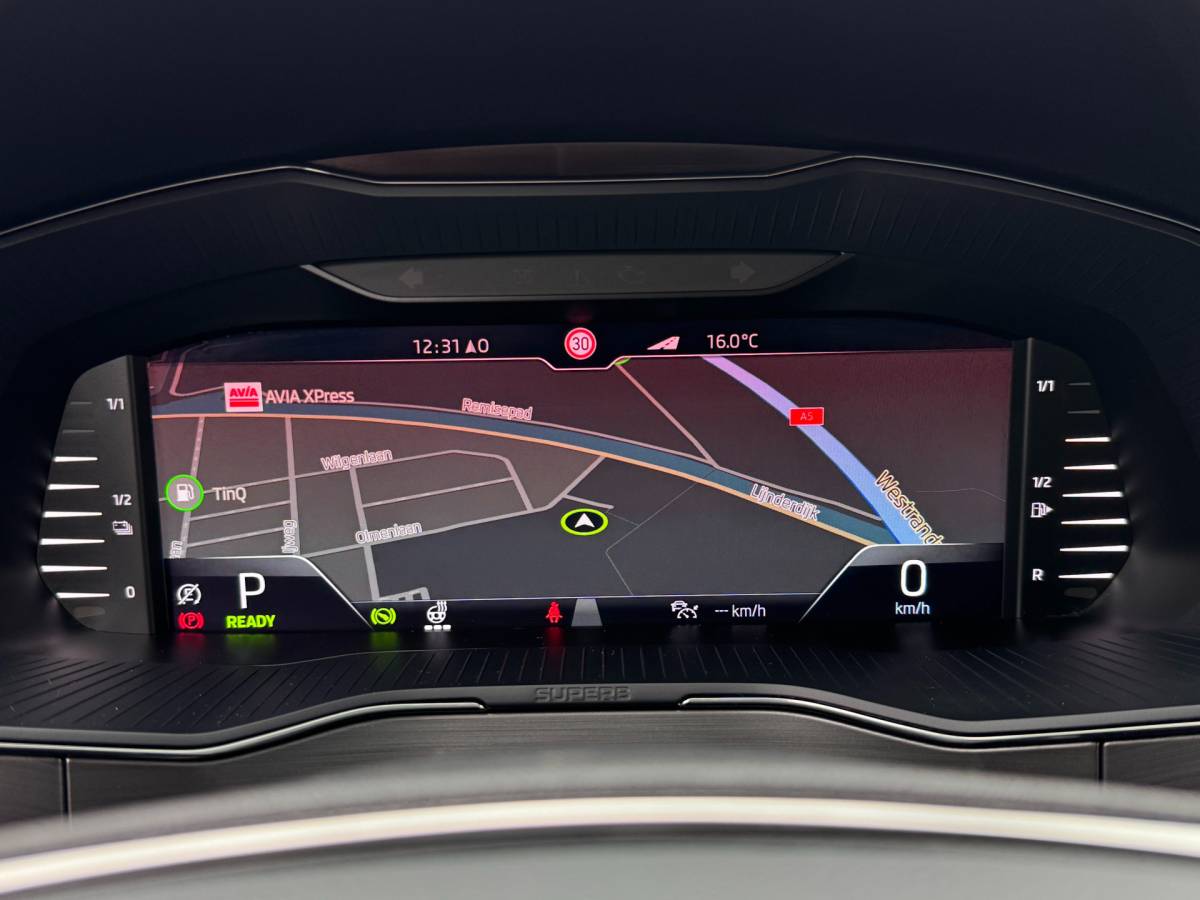 Škoda Superb ŠKODA Superb Combi iV 218PK DSG HYBRID BUSINESS CAMERA/NAVI/VIRTUAL/STUURVERW.