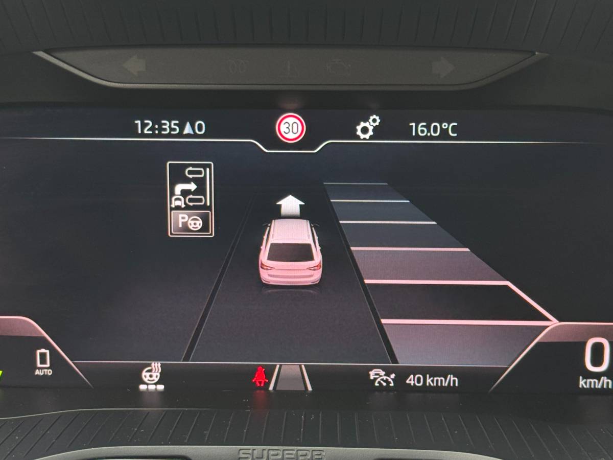 Škoda Superb ŠKODA Superb Combi iV 218PK DSG HYBRID BUSINESS CAMERA/NAVI/VIRTUAL/STUURVERW.