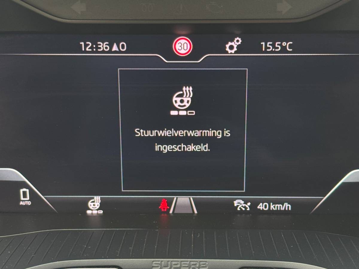 Škoda Superb ŠKODA Superb Combi iV 218PK DSG HYBRID BUSINESS CAMERA/NAVI/VIRTUAL/STUURVERW.