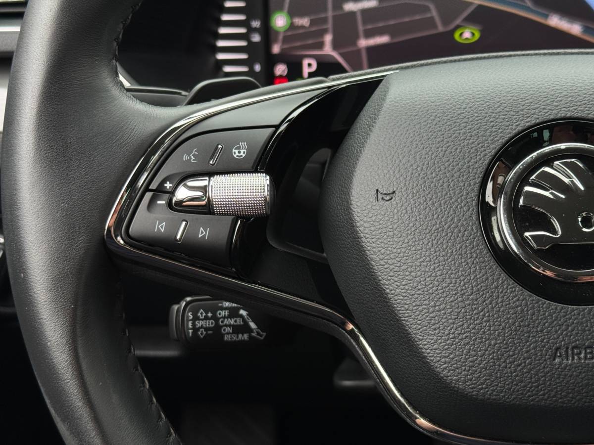 Škoda Superb ŠKODA Superb Combi iV 218PK DSG HYBRID BUSINESS CAMERA/NAVI/VIRTUAL/STUURVERW.