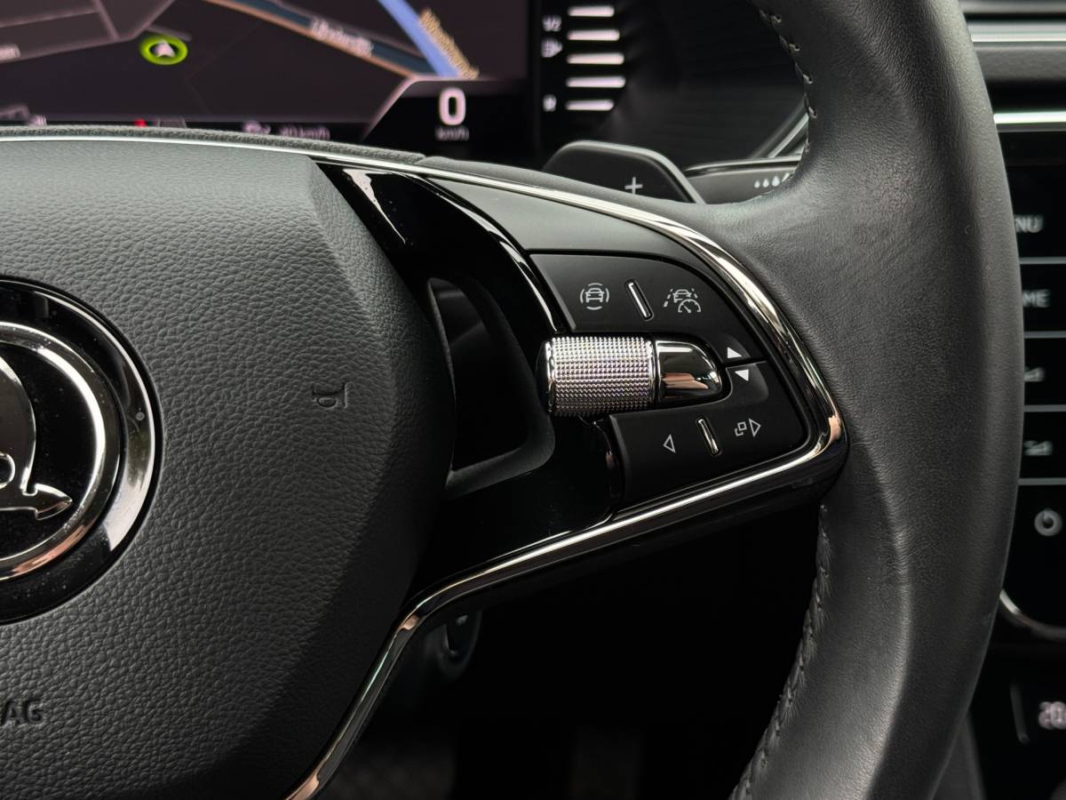 Škoda Superb ŠKODA Superb Combi iV 218PK DSG HYBRID BUSINESS CAMERA/NAVI/VIRTUAL/STUURVERW.