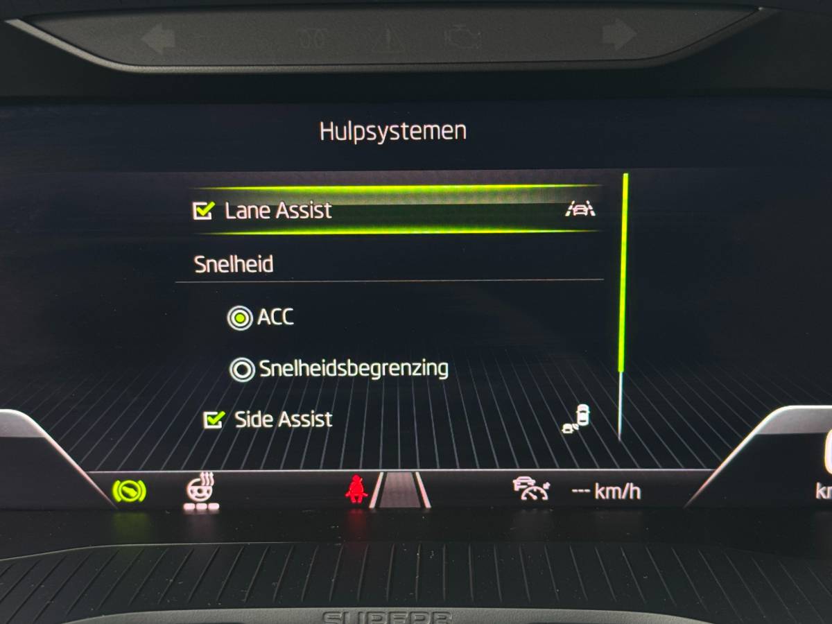 Škoda Superb ŠKODA Superb Combi iV 218PK DSG HYBRID BUSINESS CAMERA/NAVI/VIRTUAL/STUURVERW.