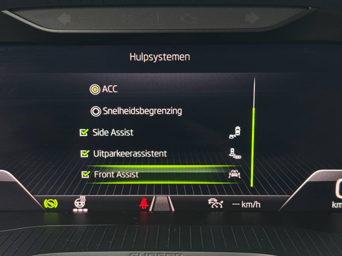 Škoda Superb ŠKODA Superb Combi iV 218PK DSG HYBRID BUSINESS CAMERA/NAVI/VIRTUAL/STUURVERW.