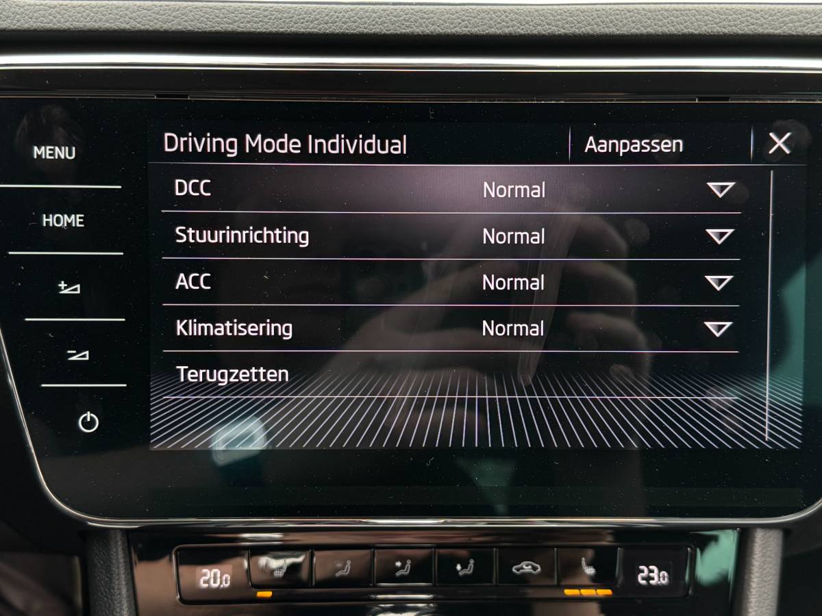 Škoda Superb ŠKODA Superb Combi iV 218PK DSG HYBRID BUSINESS CAMERA/NAVI/VIRTUAL/STUURVERW.