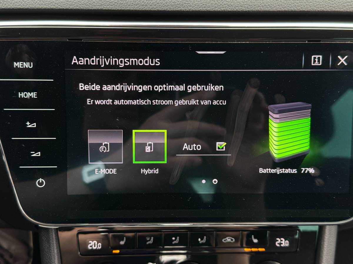 Škoda Superb ŠKODA Superb Combi iV 218PK DSG HYBRID BUSINESS CAMERA/NAVI/VIRTUAL/STUURVERW.