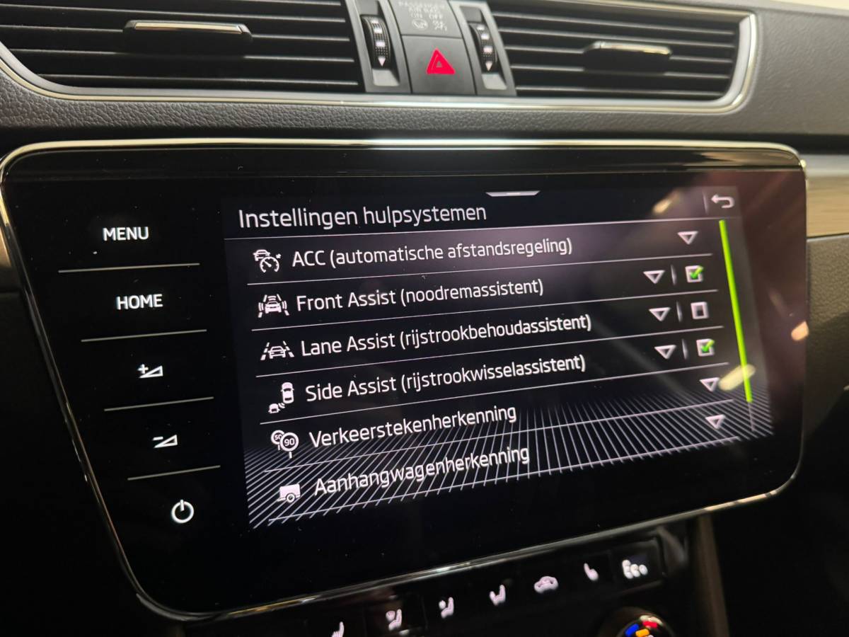 Škoda Superb ŠKODA Superb Combi iV 218PK DSG HYBRID BUSINESS CAMERA/NAVI/VIRTUAL/STUURVERW.