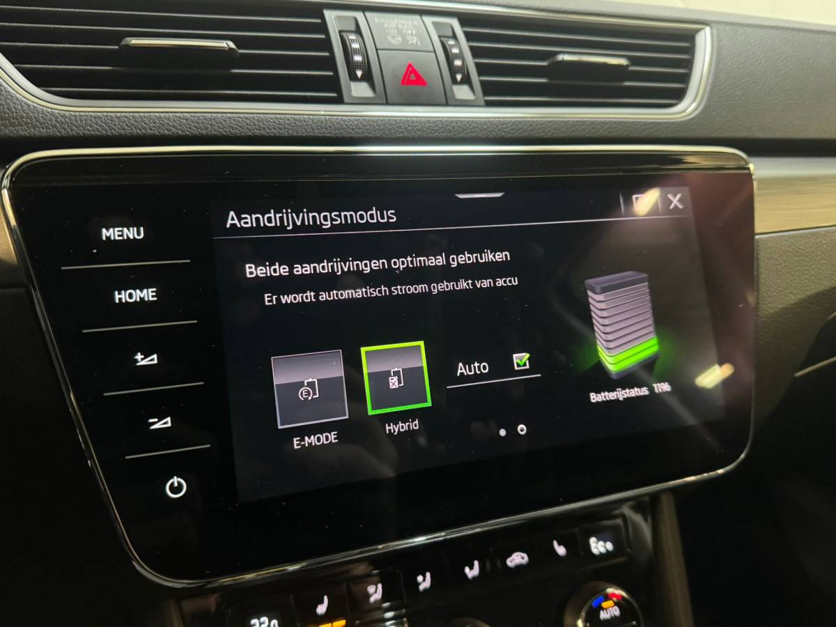 Škoda Superb ŠKODA Superb Combi iV 218PK DSG HYBRID BUSINESS CAMERA/NAVI/VIRTUAL/STUURVERW.
