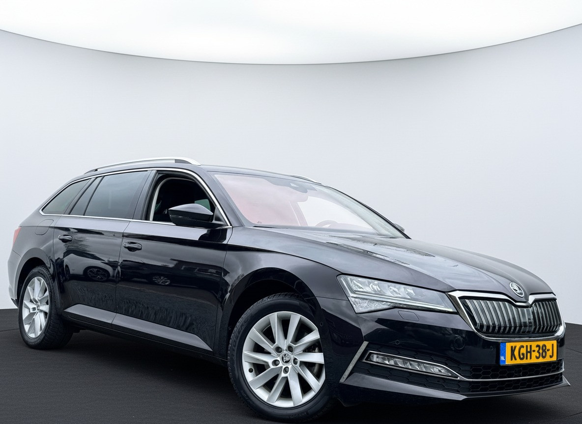 Škoda Superb ŠKODA Superb Combi iV 218PK DSG HYBRID BUSINESS CAMERA/NAVI/VIRTUAL/STUURVERW.