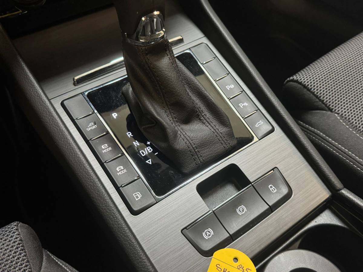Škoda Superb ŠKODA Superb Combi iV 218PK DSG HYBRID BUSINESS CAMERA/NAVI/VIRTUAL/STUURVERW.