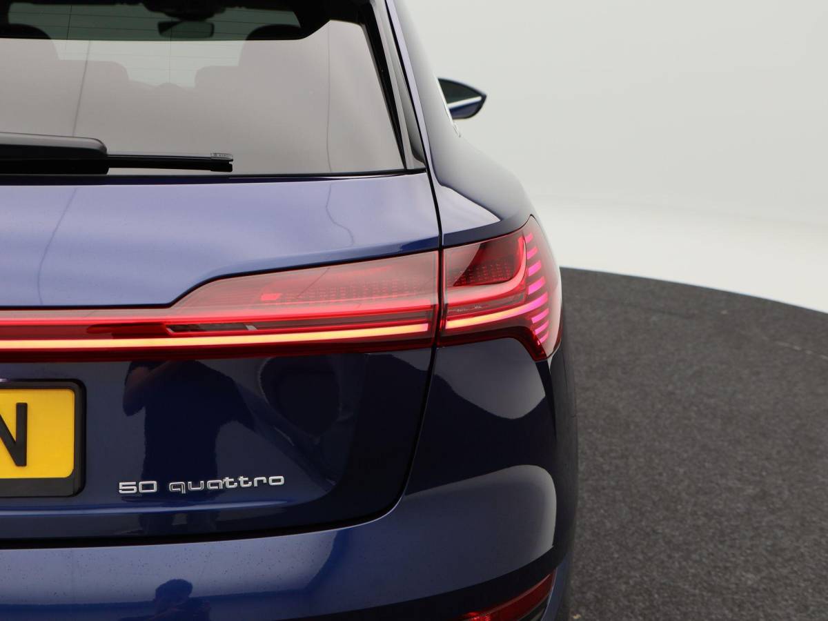 Audi e-tron Audi e-tron 50 quattro S Line 71 kWh 313 Pk | Panoramadak | Trekhaak | Stoelverwarming | Bang & Olufsen | Head UP |Camera | 21 Inch | 81.372 Km !!