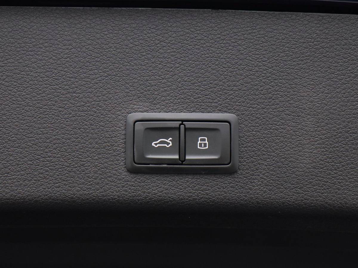 Audi e-tron Audi e-tron 50 quattro S Line 71 kWh 313 Pk | Panoramadak | Trekhaak | Stoelverwarming | Bang & Olufsen | Head UP |Camera | 21 Inch | 81.372 Km !!